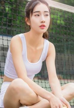 四川校花魏冬瑞操场性感高清美女图片