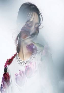 李沁《时尚芭莎》杂志写真图片