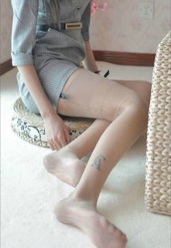纹身美女大胆肉色丝袜美腿性感玉足写真