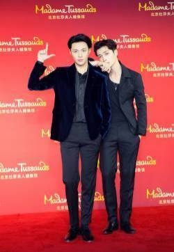 张艺兴蜡像揭幕高清图片