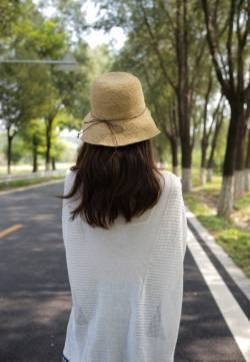 陈瑶花园街拍唯美写真