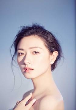 万茜性感图片 万茜露肩锁骨清新写真图片