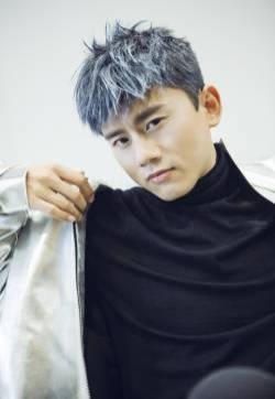 张杰银发舞台照图片