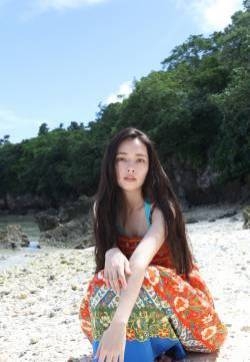 郭碧婷吊带裙海边清凉写真图片  郭碧婷图片