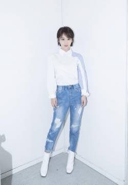 杨紫随性简约写真图片