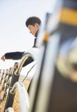 罗晋魅力型男冬日户外写真图片