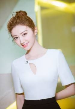景甜活动照片 景甜知性清新时尚写真