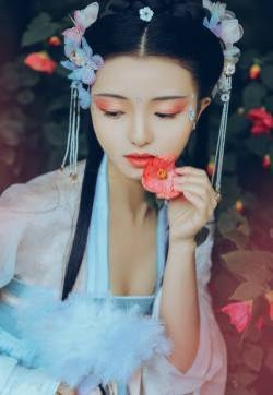 极品古风汉服美女美艳养眼写真图片