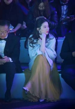 刘亦菲活动现场性感优雅写真图片