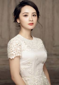 邓莎白裙温婉知性写真图片  邓莎图片