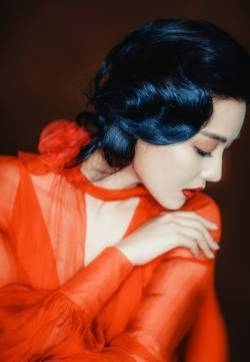 张馨予化身国民女郎端庄娇艳写真图片