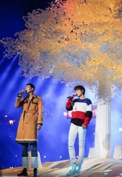 陈翔纪凌尘湖南卫视跨年演唱会舞台帅气图片