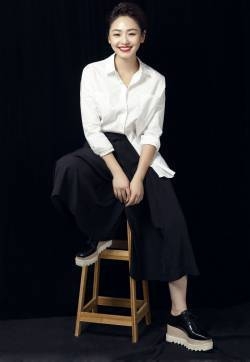 王思思红唇妩媚写真图片  王思思图片