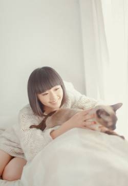 王思思短发齐刘海纯真甜美写真图片  王思思图片