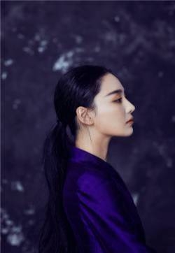 张馨予最新蓝色长裙性感典雅写真图片