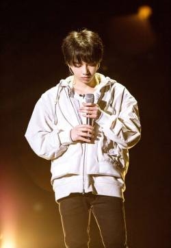 华晨宇《歌手》彩排花絮照图片