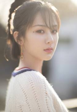 杨紫立春简约甜美写真图片