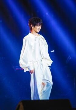 华晨宇《歌手2》高清图片
