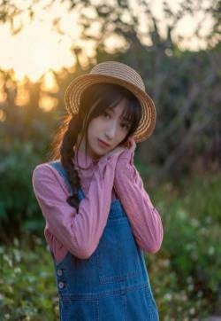 清纯田园系美女唯美户外写真图片