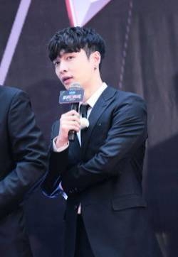 《极限挑战第四季》张艺兴发布会图片