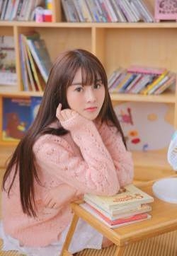 黑长直发美女粉色毛衣诱惑私房性感写真
