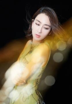 马苏水墨长裙光影写真图片