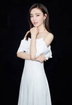 王丽坤白色礼服性感写真
