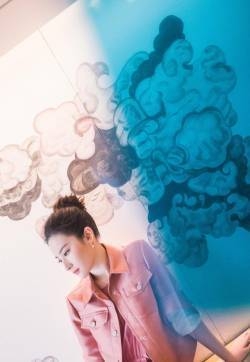 刘亦菲可爱丸子头粉色长裙性感光影写真