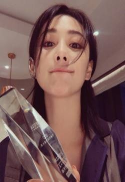 张馨予居家甜美性感自拍写真图片