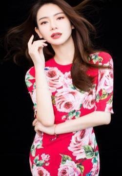 戚薇成熟妩媚中国红旗袍写真图片