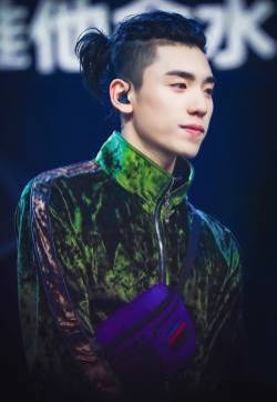 王子异帅气图片 王子异图片壁纸