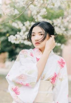 清新素雅和服美女唯美户外写真图片
