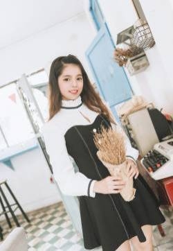 娃娃脸美少女清新文艺居家写真图片