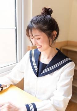 丸子头美少女水手制服教室写真图片