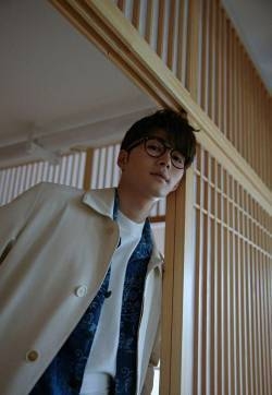 陈学冬儒雅文艺居家写真图片