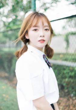 娃娃脸清纯美少女制服诱惑写真图片
