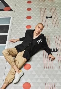 经超光头造型时尚帅气写真高清图片