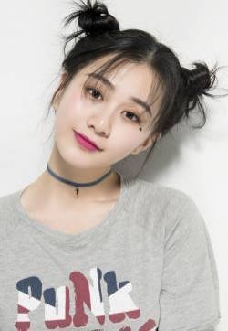 短发美女性感露脐装私房写真图片第张