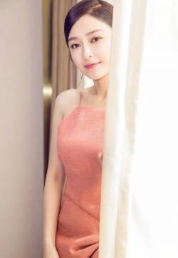 秦岚性感诱人露背裙写真图片