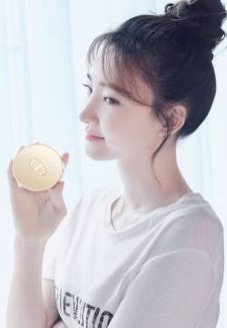 王丽坤清新白嫩代言写真图片
