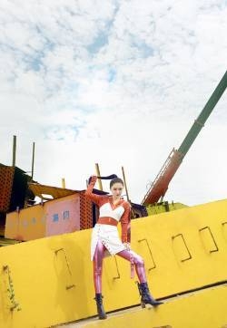 李曼个性前卫时尚写真图片
