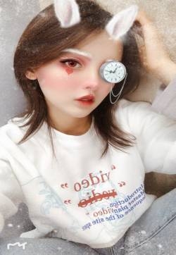 杨超越万圣节自拍照图片