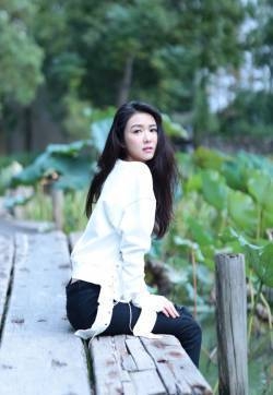 薛凯琪图片 薛凯琪户外优雅写真图片