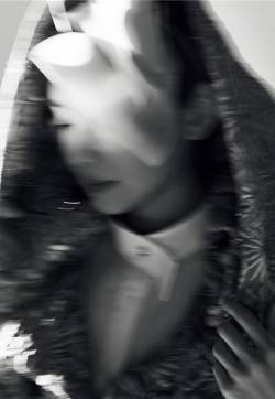 董洁冷艳魅力光影写真大片