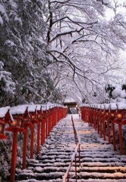 日本京都贵船神社浪漫雪景图片