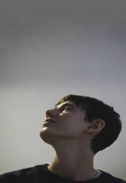 2019帅气暖男高清微信男生头像图片