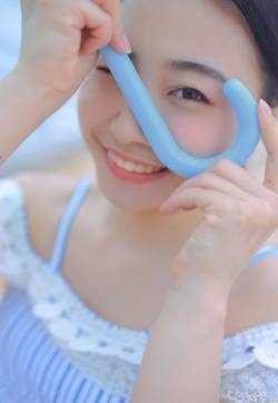 沙滩美女性感大胆旅拍图片