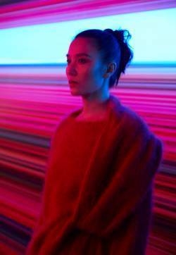 宋佳红衣性感写真图片