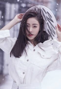 张天爱清新甜美雪景写真图片