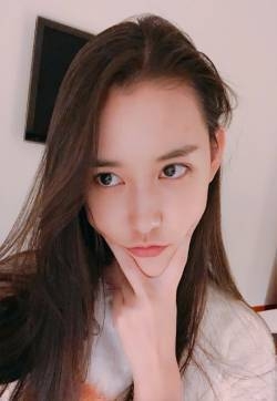 蒋依依可爱俏皮自拍照图片